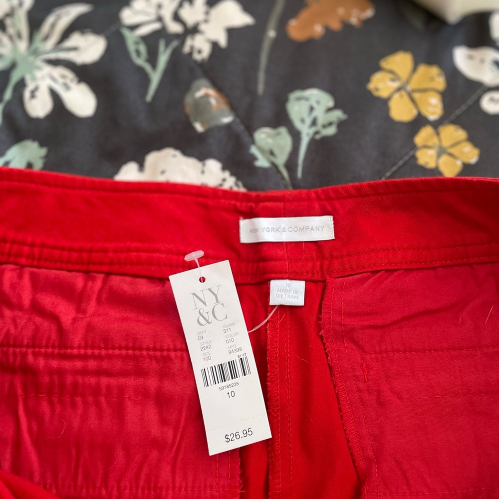 New York & Company Vibrant Red Women's Shorts - Picture 3 of 3